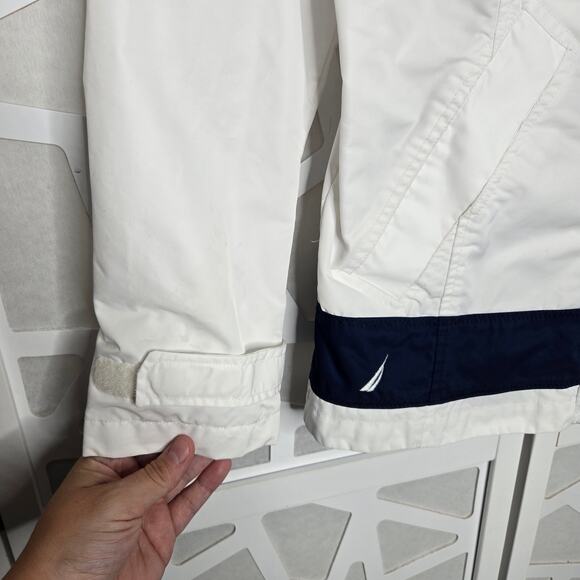Nautica WH/NVY Sailing Wind Rain Jacket Womens SZ M Nautical Old Money Hooded - Picture 2 of 8